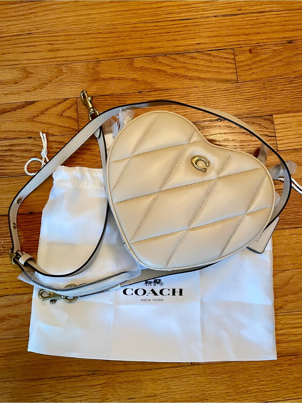 🤍 NWT Coach Heart Quilted Crossbody Bag in Cream